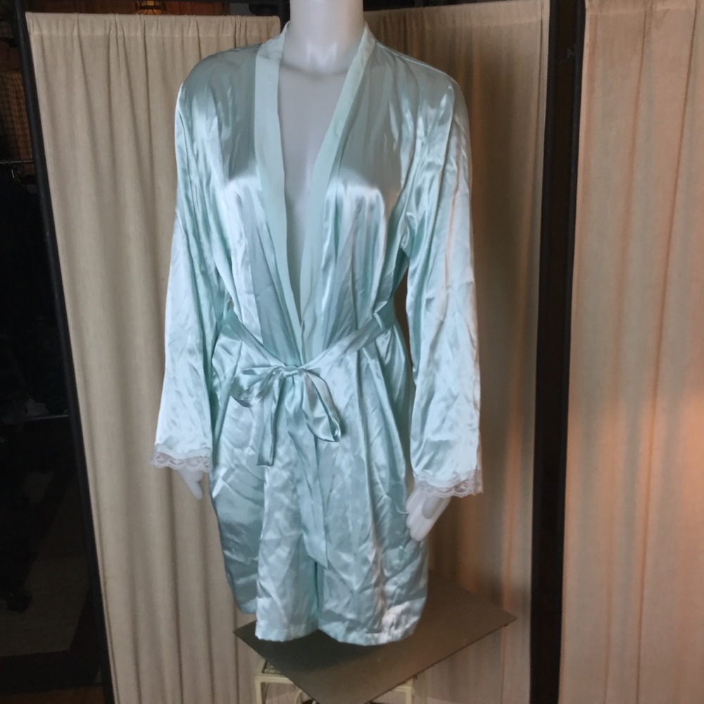 ❤️Apt 9 “satin like” robe XL